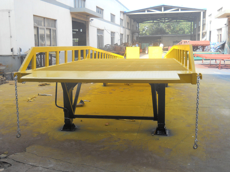 移動(dòng)式登車(chē)橋 集裝箱裝卸貨平臺(tái)